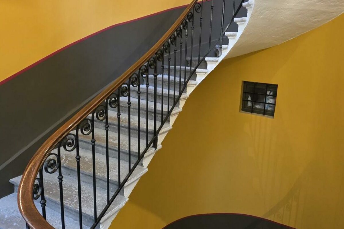 1_6 RUE VAUBECOURS CAGE D'ESCALIERS